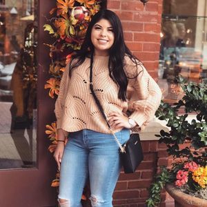 Meet your Posher, Monique